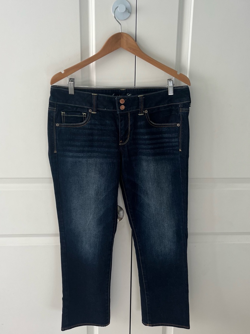 American Eagle women’s size 12 dark wash Artist cropped stretch denim jeans